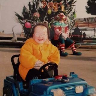 Логотип @girl_in_yellow - как раньше уже не будет