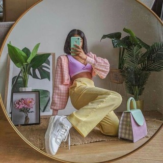 Логотип @girls_berries - девочки и wildberries 🍓