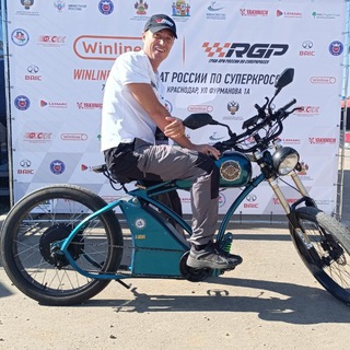 Логотип @glazakom - Глазами комментатора