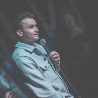 Логотип @glebroshelieu - На сцене Глеб Рошелье