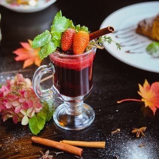 Логотип @glintwinesklubnikoi - Глинтвейн с клубникой