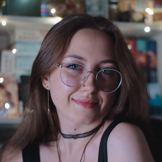 Логотип @gluckboo - gluckbooks • юлия каперкелли 🩶