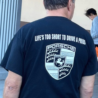 Логотип @godbless_america666 - Человек, утомлённый Америкой