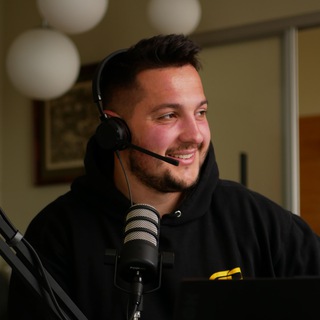 Логотип @godispatch - Роман Хом'юк 👨🏻‍💻