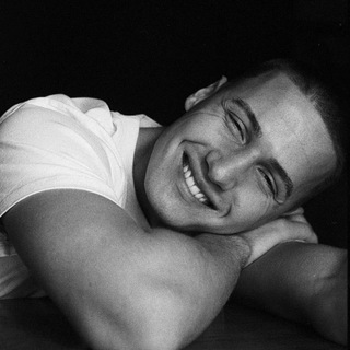 Логотип @godlyblaster - Godly Blaster