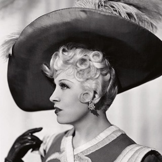 Логотип @godselegance - Элегантность от Бога