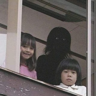 Логотип @goldenclose - локальная постирония