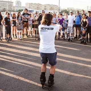 Логотип @gorkypark_rollerschool - Парк Горького х RollerSchool.ru