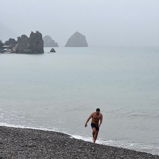 Логотип @gosha_prigai - Гоша, прыгай!