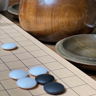 Логотип @gostrateg8 - Го и стратегия