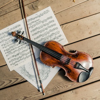 Логотип @gratomusic - Классическая музыка для всех