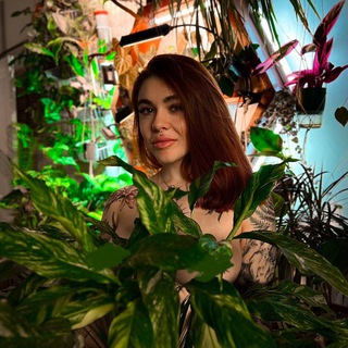 Логотип @green_bitch - Ядовитый куст