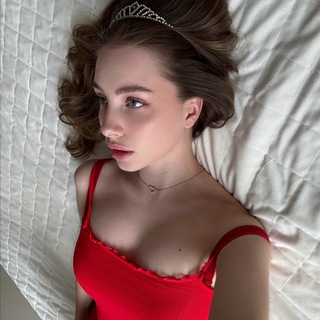 Логотип @grustnayaosobachannel - грустная особа печатает…