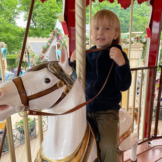 Логотип @gulyaem_s_germanom - Гуляем с Германом