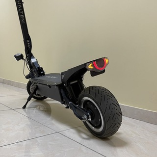 Логотип @haltenermak - Halten Ermak & Strizh - инновационные электросамокаты