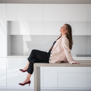 Логотип @happyeyesdesign - Леди на стройке