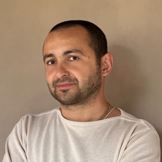 Логотип @haridas_meditation - ХАРИДАС