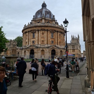 Логотип @harvardoxford - Гарвард Оксфорд Чат