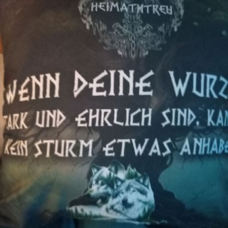 Логотип @heimathtreu - Folgt uns bitte unter Heimathtteu 100% das Orginal 🖤🤍❤️🤝