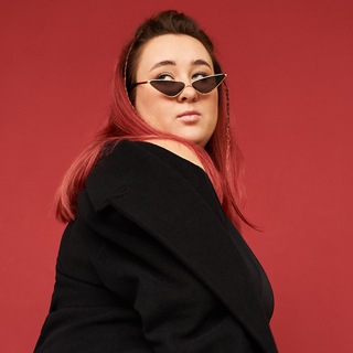 Логотип @helefoxyyy - Стратеговна