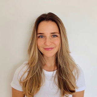 Логотип @helena_says - Хэлен_говорит