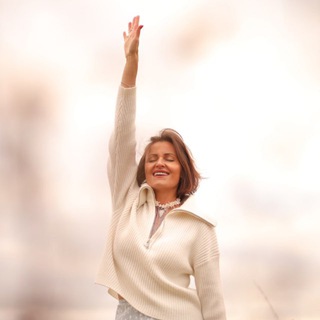 Логотип @hellenzhar - Хеллен Жар ✨ Медитации и расклады таро✨