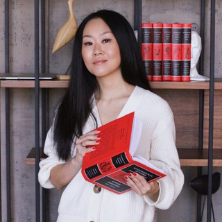 Логотип @hellohistory - Историчка вашей мечты