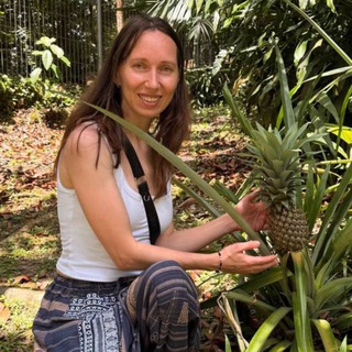 Логотип @hellomumy - Hello, MUM!