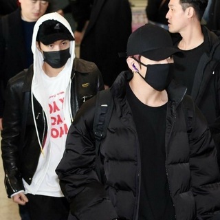 Логотип @helpdlb - help fr lucas