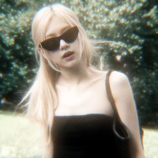 Логотип @helpfrlini - . . help fr lin