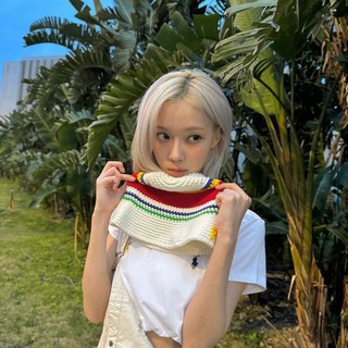 Логотип @helpfrlovix - нарезки/фанкамы/фоны с кпоп || lovix