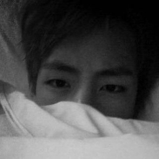 Логотип @helpiso - умер от депресии