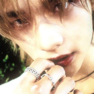 Логотип @helpkpop_virrt - канал закрыт.🍷