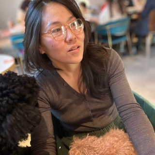 Логотип @herstori - Уточка Биби 🐥