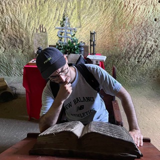 Логотип @highbrowww - Арен и книги