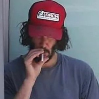 Логотип @hightrash - выросвыброс