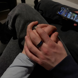 Логотип @hint4you - hint 4u