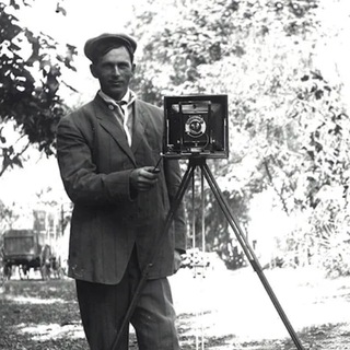 Логотип @history_lens - Объектив истории 📸