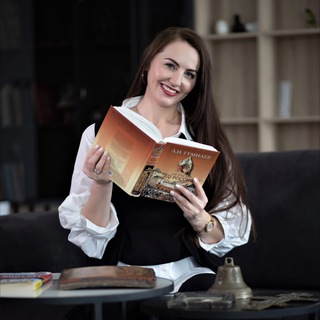 Логотип @historyfromelena - ИСТОРИЧКА НА ВСЮ ГОЛОВУ