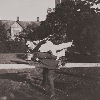 Логотип @histrenata99 - История с Ренатой