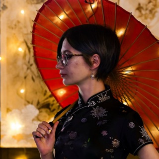 Логотип @hlada_v_grote - Змеиный грот