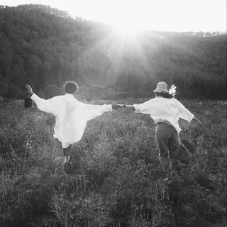 Логотип @hochufilms - ROMAVERA FILMS