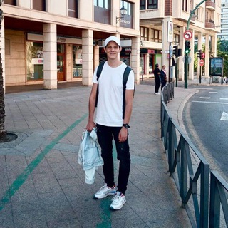 Логотип @holanewlife - Испания & Co.