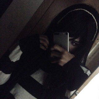 Логотип @hollw3k - hollw3k