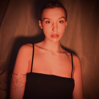 Логотип @holytarot - HOLY