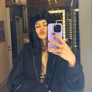 Логотип @holyyya - холя