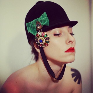 Логотип @honey_hush_shop - Honey Hush Vintage