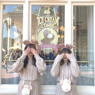 Логотип @hostychat - чат красоток😌♥️