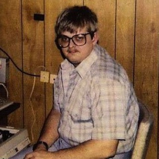 Логотип @hot_backenderr - Типа крутой мейнтейнер