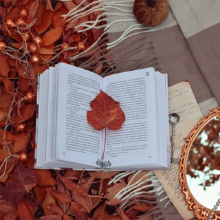 Логотип @hotchocolateandbooks - горячий шоколад